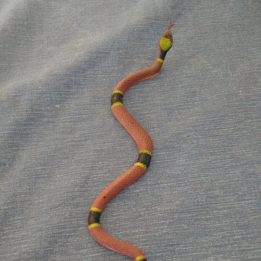 Snakes plastic toys x 6
